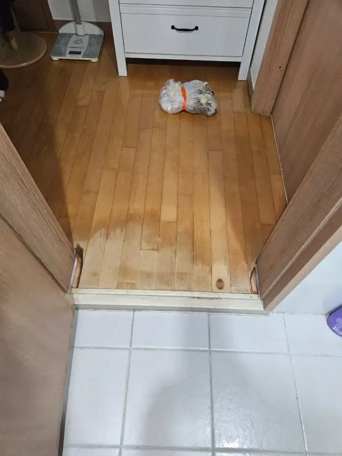 썩은 욕실문틀 부분교체 새것처럼 복원하기 완성 사진