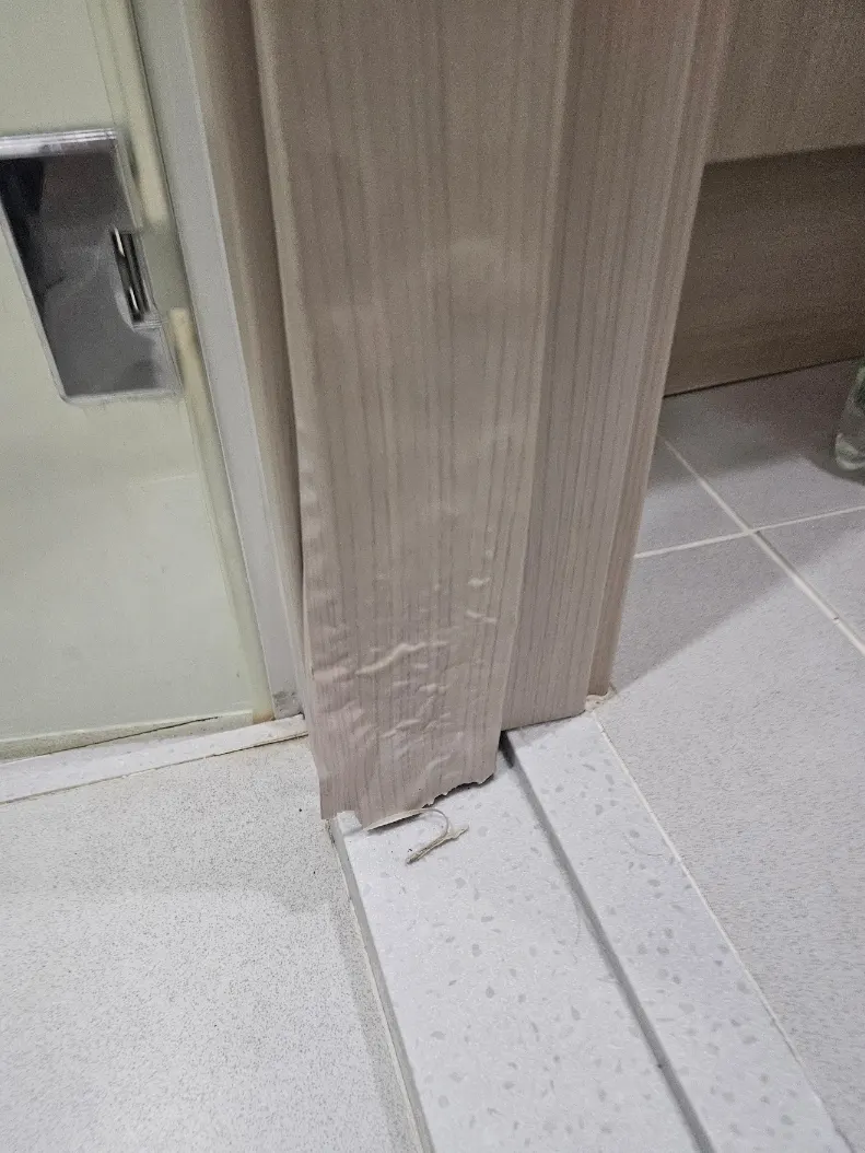 물에불은 욕실문틀수리 몰딩보수 새것처럼복원 1