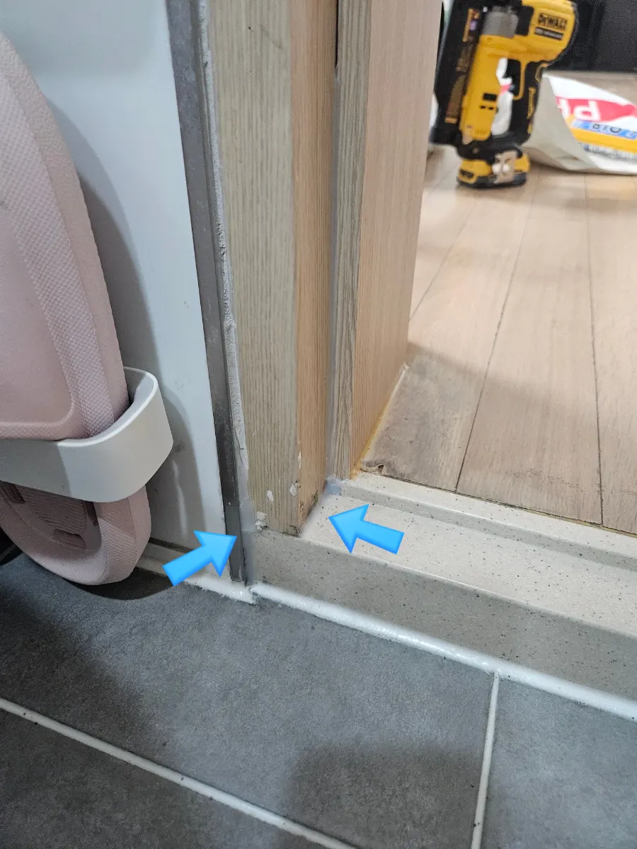 물먹은몰딩수리 화장실문틀교체 11